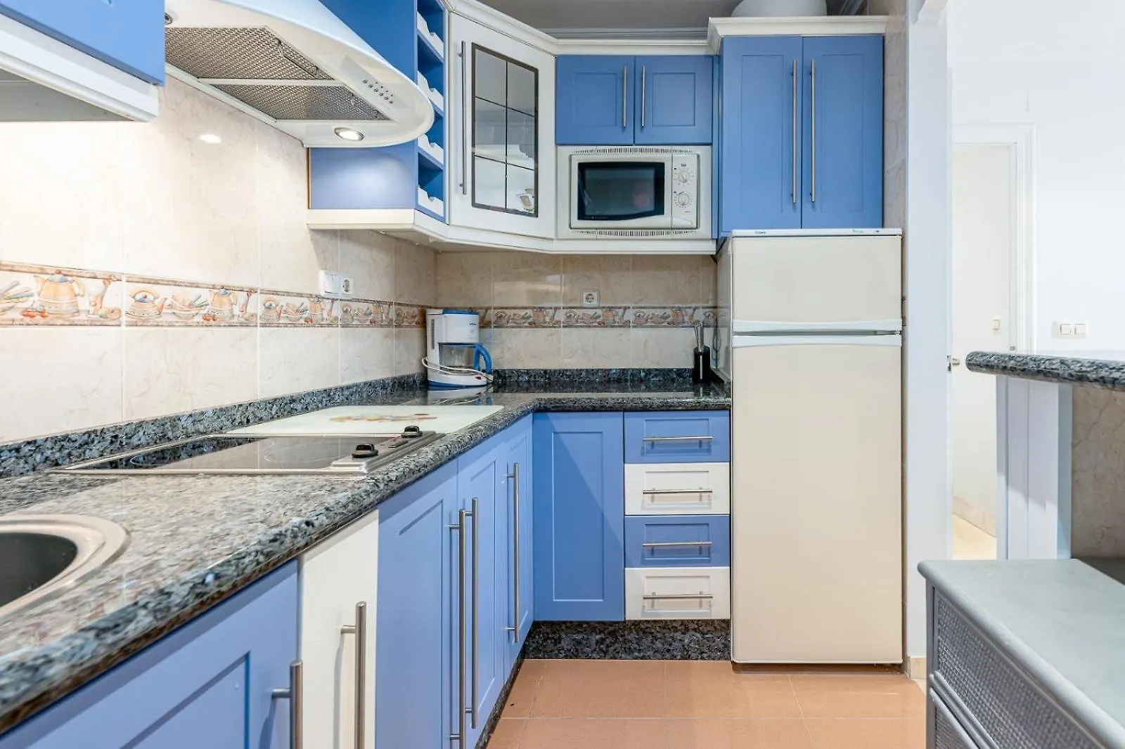 797 Holiday Rentals- Renovado Piso En El Paseo Maritimo Фуэнхирола