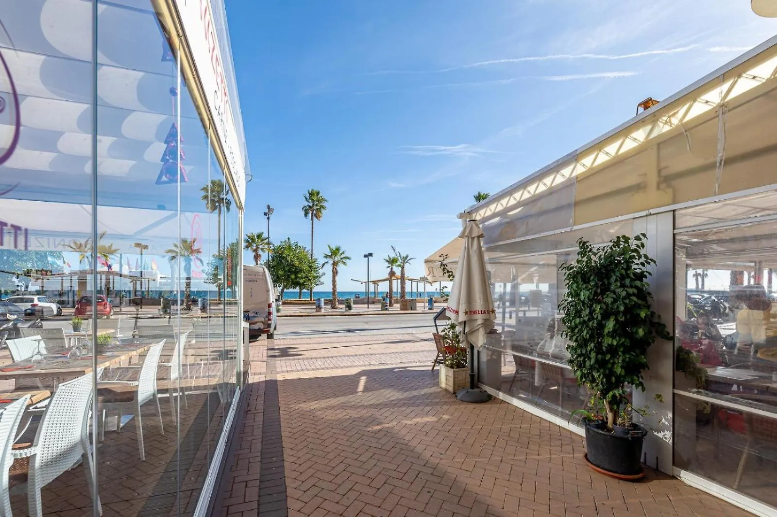 아파트 797 Holiday Rentals- Renovado Piso En El Paseo Maritimo 푸엔히롤라