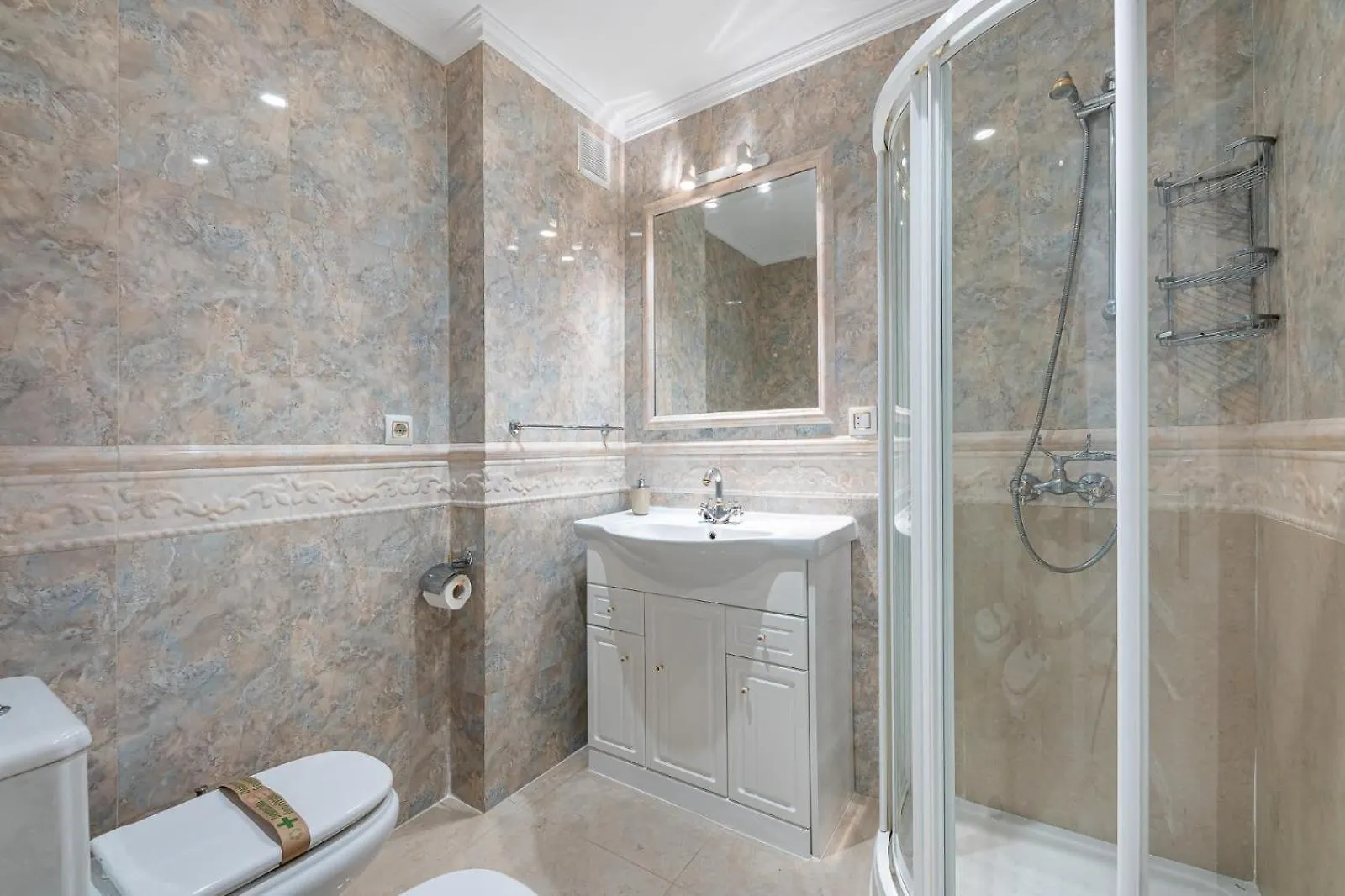 797 Holiday Rentals- Renovado Piso En El Paseo Maritimo 푸엔히롤라 스페인