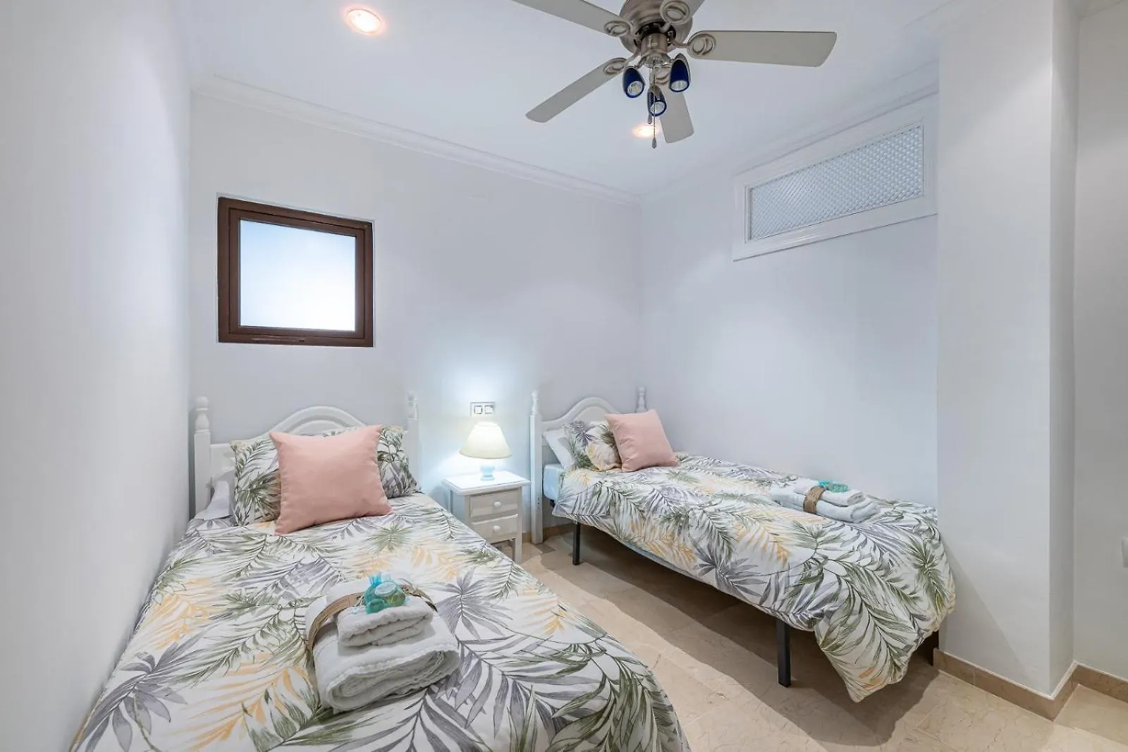 797 Holiday Rentals- Renovado Piso En El Paseo Maritimo 푸엔히롤라