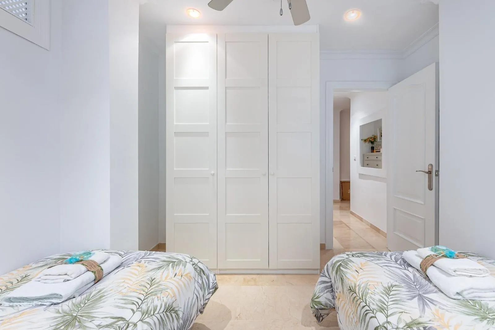 797 Holiday Rentals- Renovado Piso En El Paseo Maritimo 푸엔히롤라 0*,